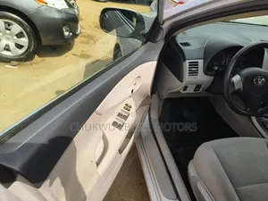 Toyota Corolla LE 4dr Sedan (1.8L 4cyl 4A) 2013 Silver