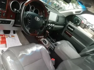 Toyota Sequoia Platinum 4dr SUV (5.7L 8cyl 6A) 2013 Silver