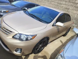 Toyota Corolla LE 4dr Sedan (1.8L 4cyl 4A) 2013 Gold