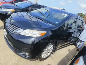 Toyota Sienna Limited Premium 7-Passenger 4dr Minivan (3.5L 6cyl 6A) Black