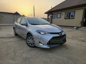 Toyota Corolla LE Eco (1.8L 4cyl 2A) 2018 Silver