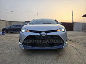 Toyota Corolla LE Eco (1.8L 4cyl 2A) 2018 Silver