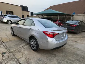 Toyota Corolla LE Eco (1.8L 4cyl 2A) 2018 Silver