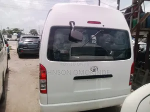Toyota HiAce 2014 White