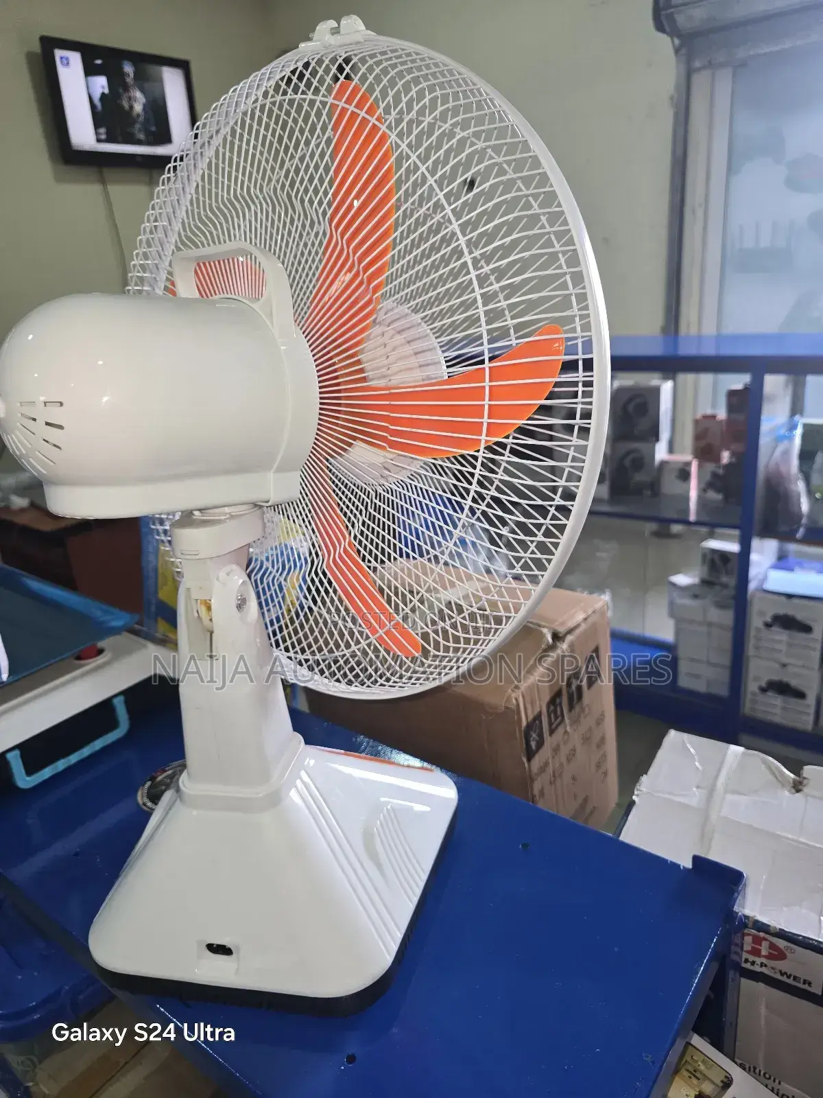 Rechargeable Table Fan 16" | 3 Pin Charge Cable | Solar Panel