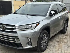 Toyota Highlander XLE 4x2 V6 (3.5L 6cyl 8A) 2018 Silver