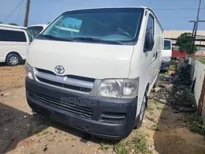Toyota HiAce 2010 White