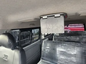 Toyota HiAce 2015 Black