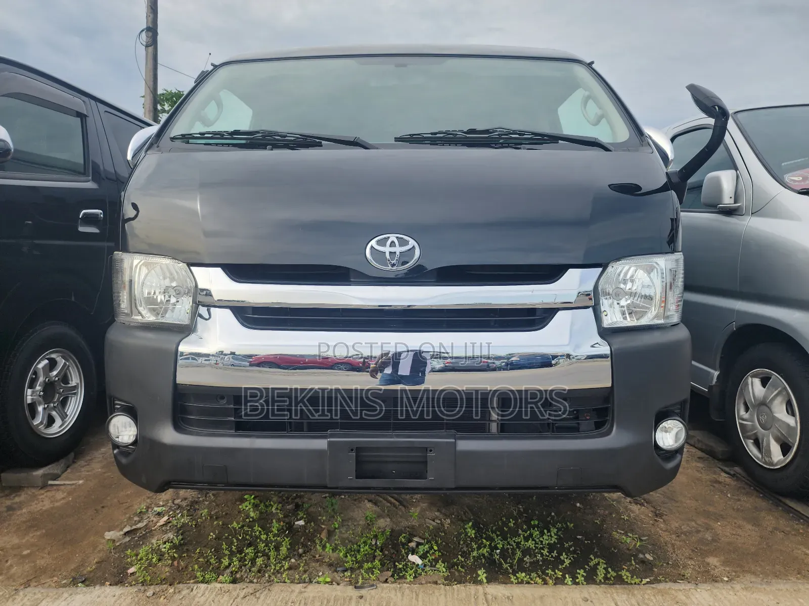 Toyota HiAce 2015 Black