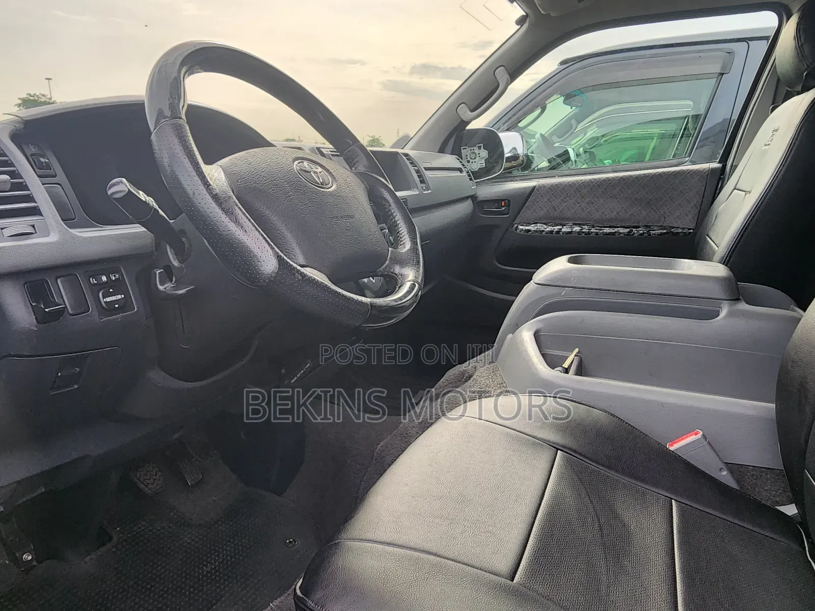 Toyota HiAce 2015 Black