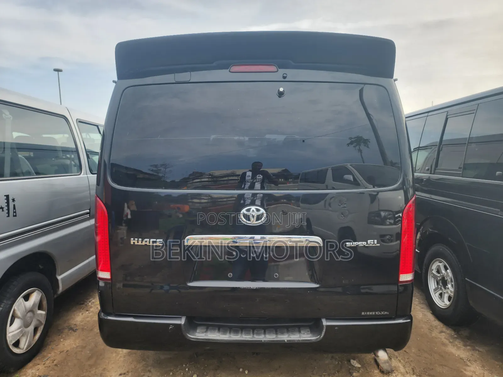 Toyota HiAce 2015 Black