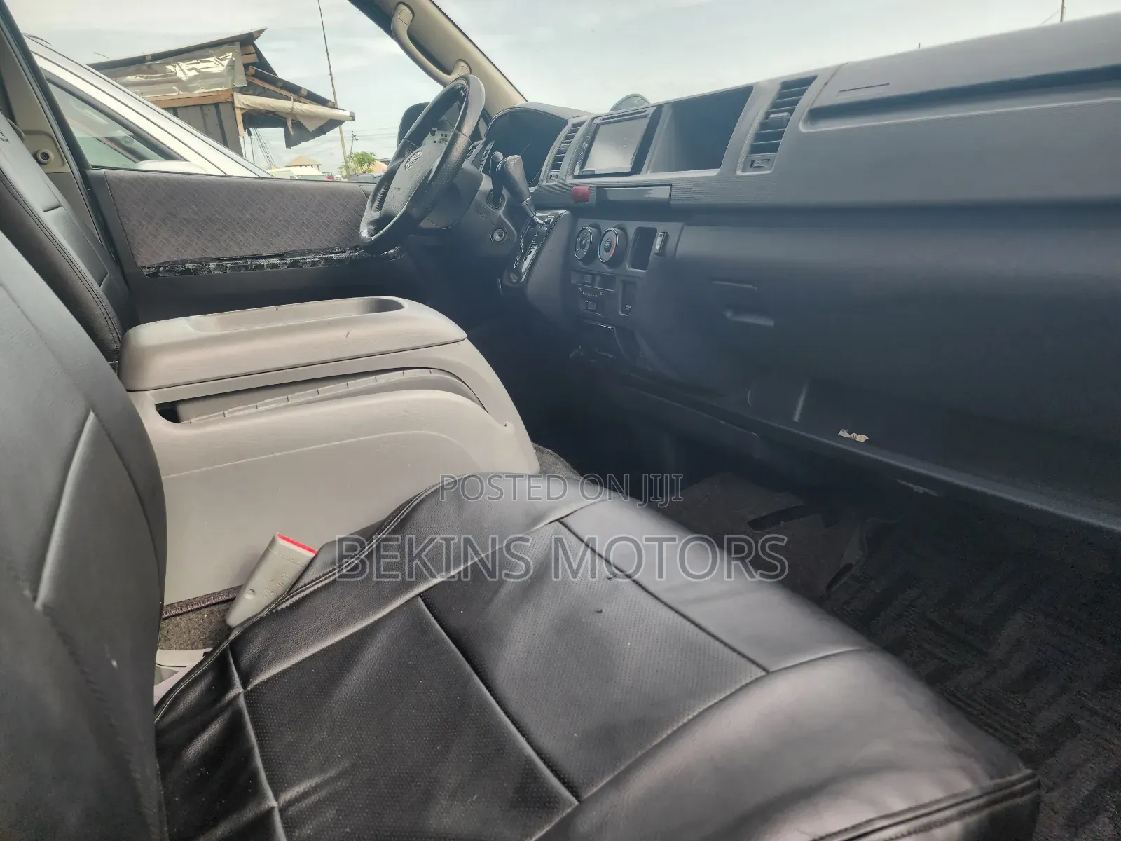 Toyota HiAce 2015 Black
