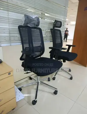 Swivel Staff Chair