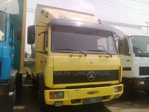 814 Mercedes Benz Container Body