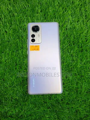 Photo - Xiaomi 12 Pro 256 GB Purple