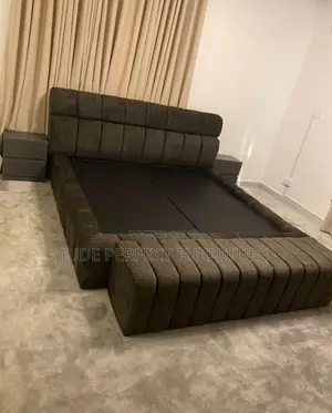 High Quality Family Size Padded Bed Frame With Ottoman