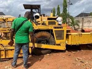 Isuzu Tyre Asphalt Paver - Foreign Use