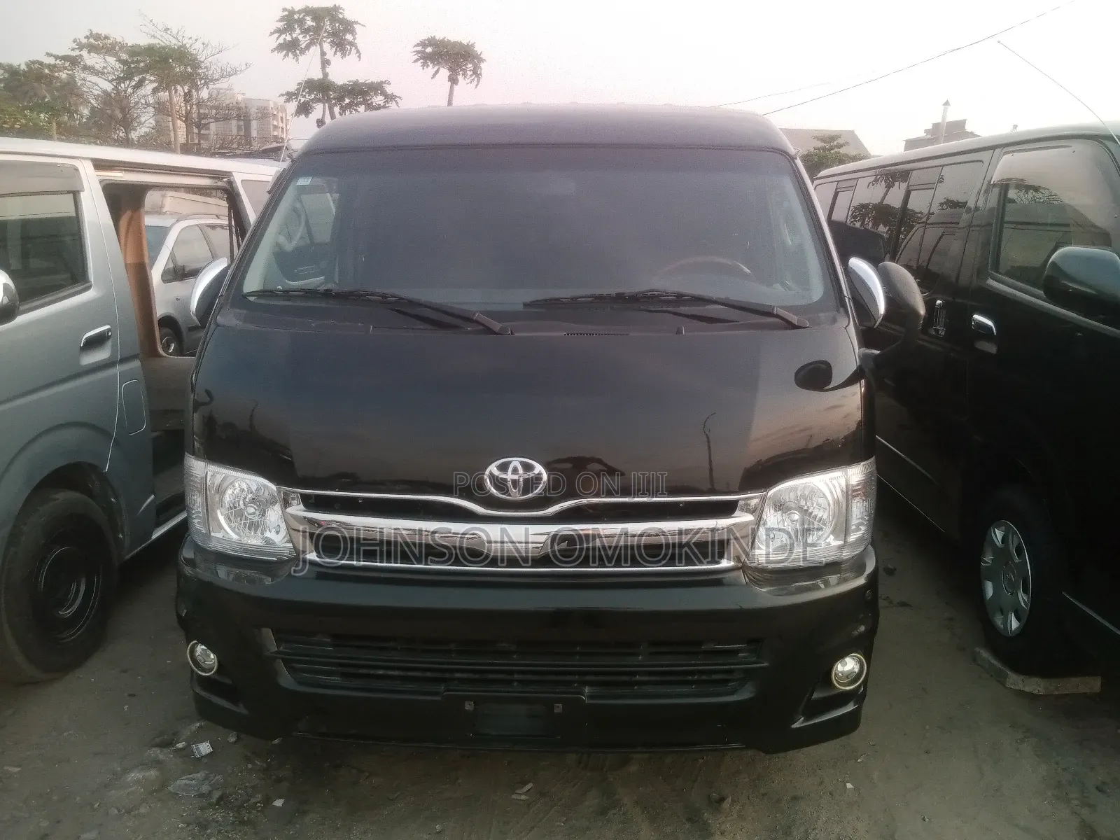 Toyota HiAce 2013 Black