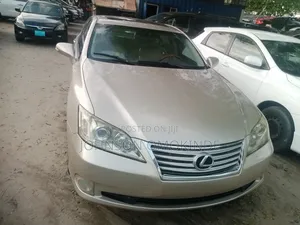 Lexus ES 350 2011 Gold