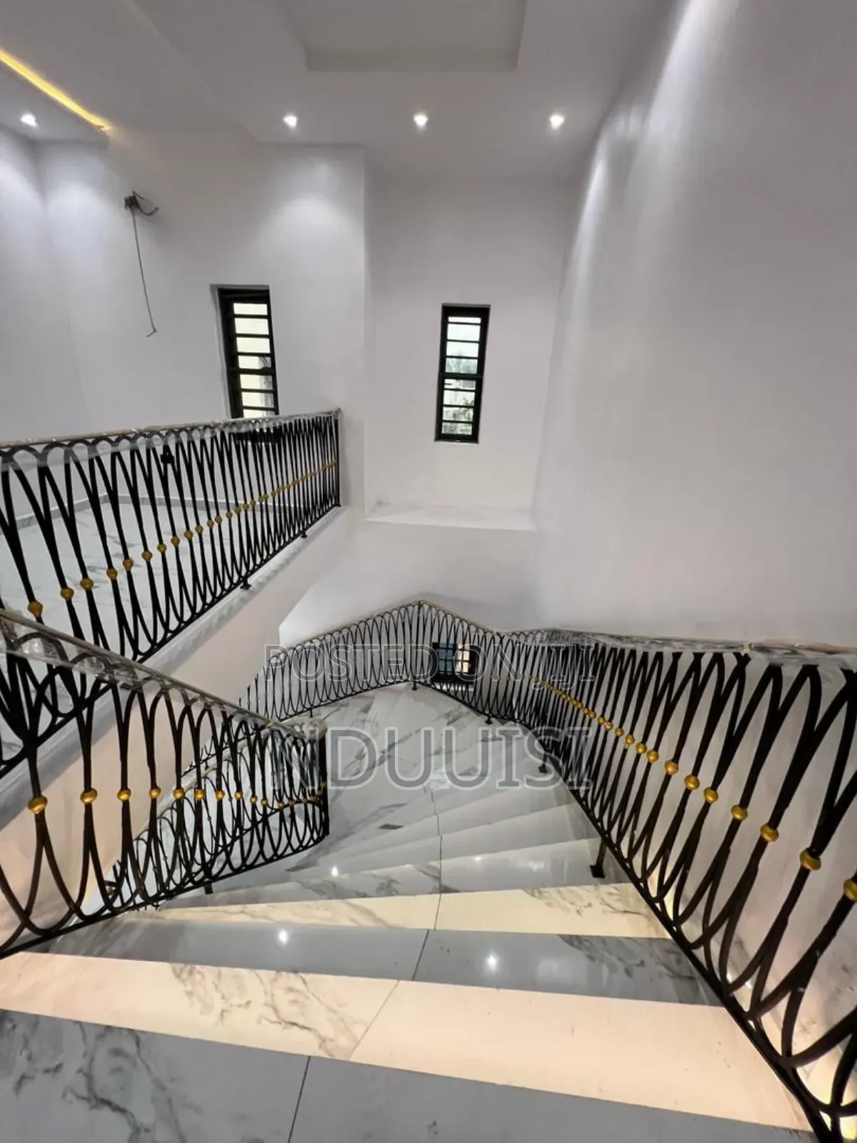 5bdrm Duplex in Vgc for sale