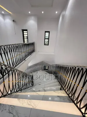 5bdrm Duplex in Vgc for sale