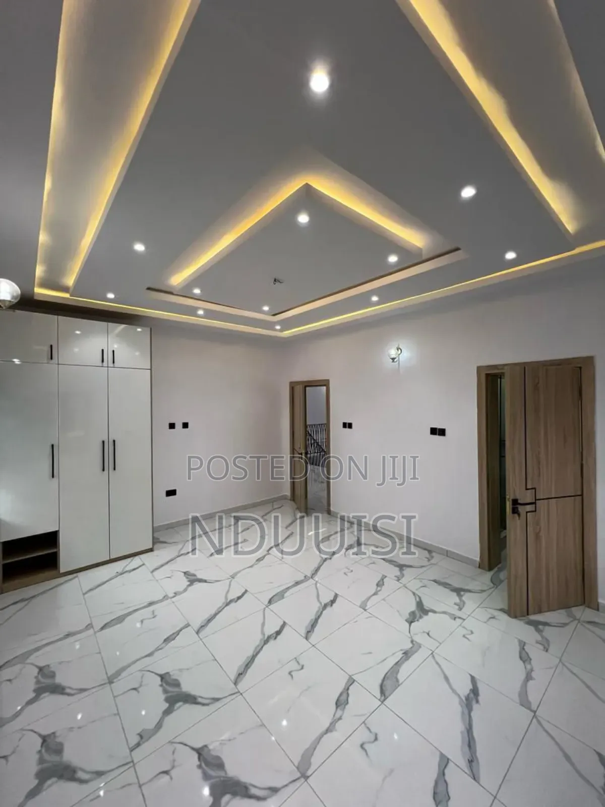 5bdrm Duplex in Vgc for sale
