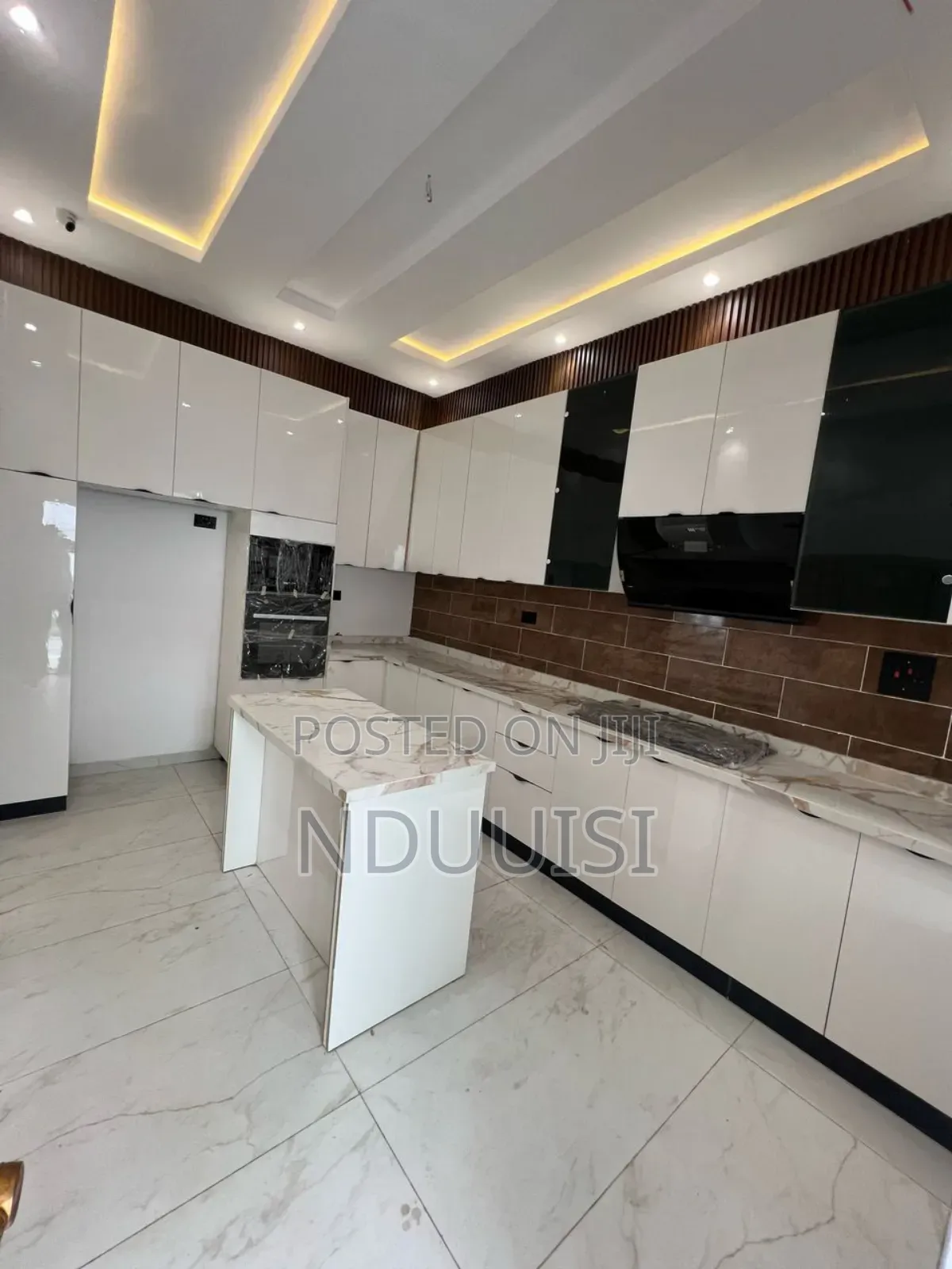 5bdrm Duplex in Vgc for sale