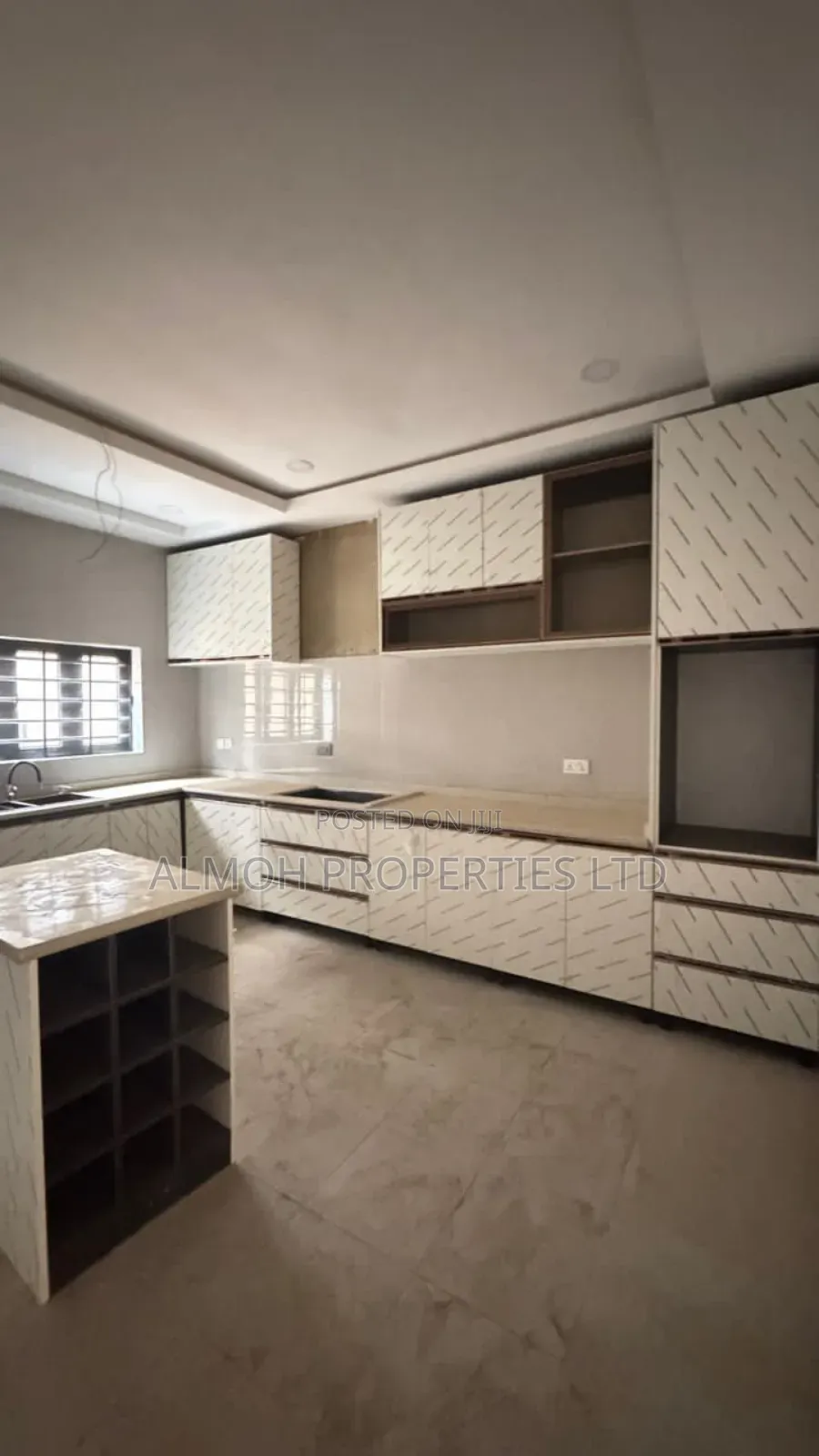 4bdrm Townhouse / Terrace in Apo Resettlement for rent