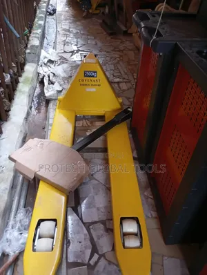 2500kg Hand Hydraulic Pallet Truck