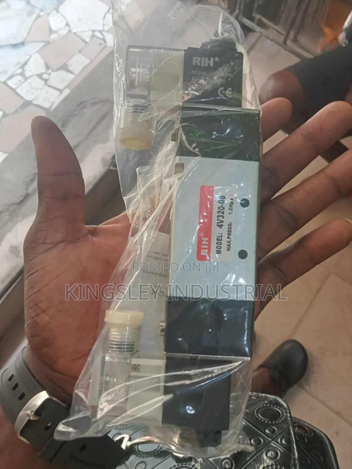 Solenoid Valve 4v320-08 Dc24v
