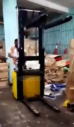 Fully Electric Stacker 2000kg