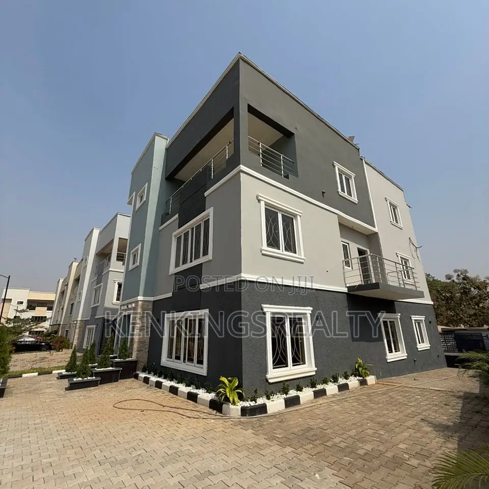 5bdrm Duplex in Apo District for rent