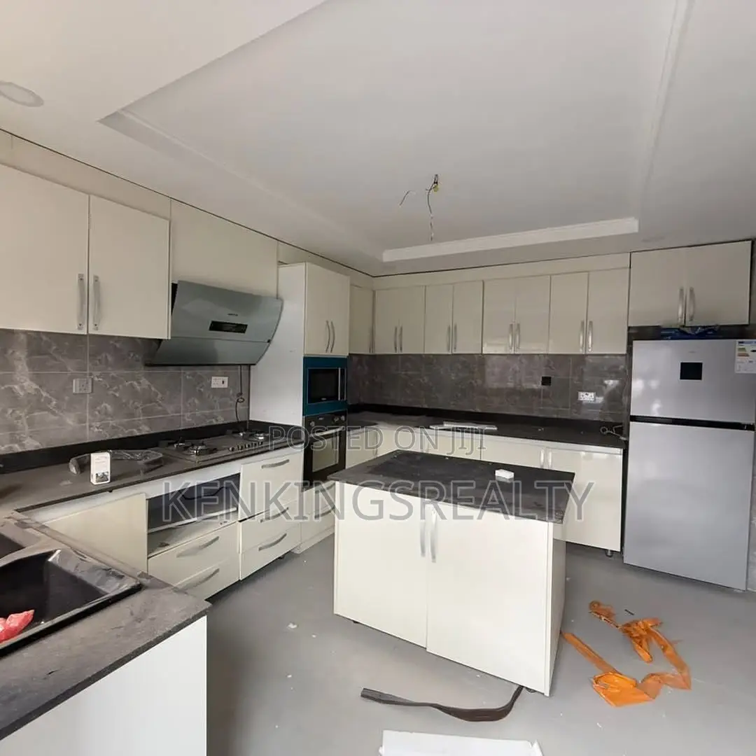 5bdrm Duplex in Apo District for rent