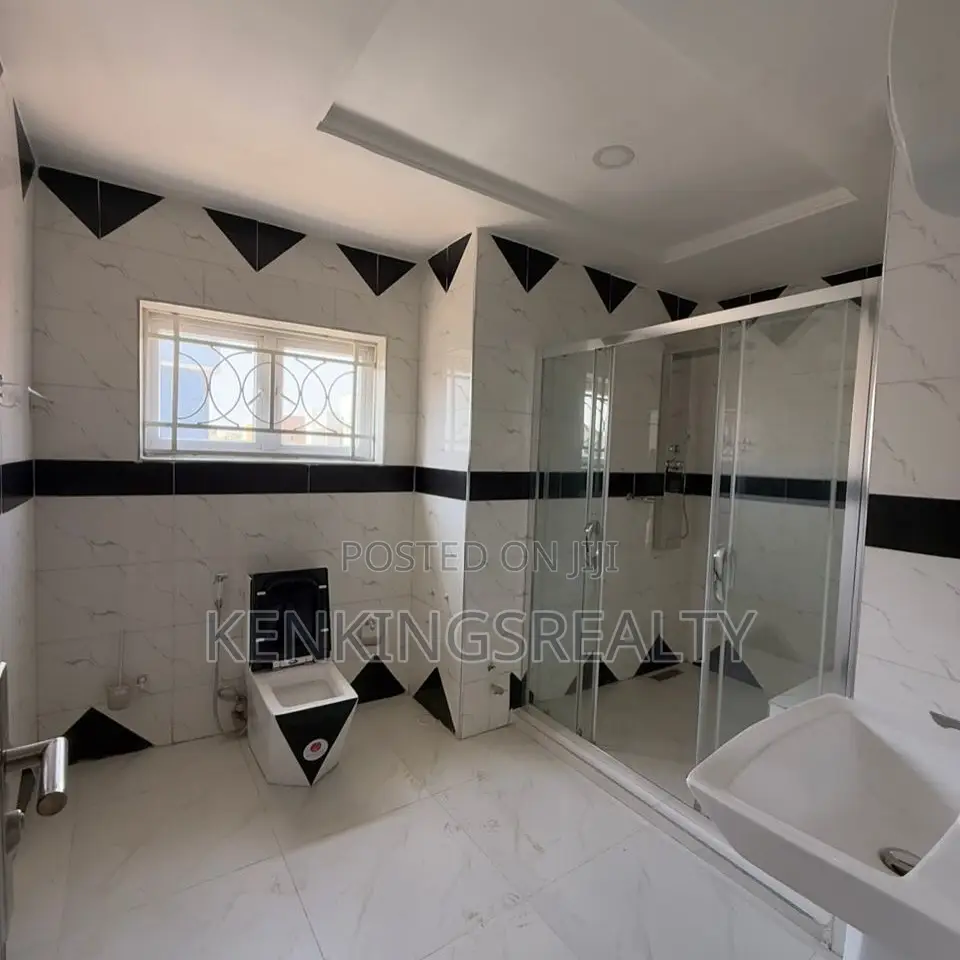 5bdrm Duplex in Apo District for rent