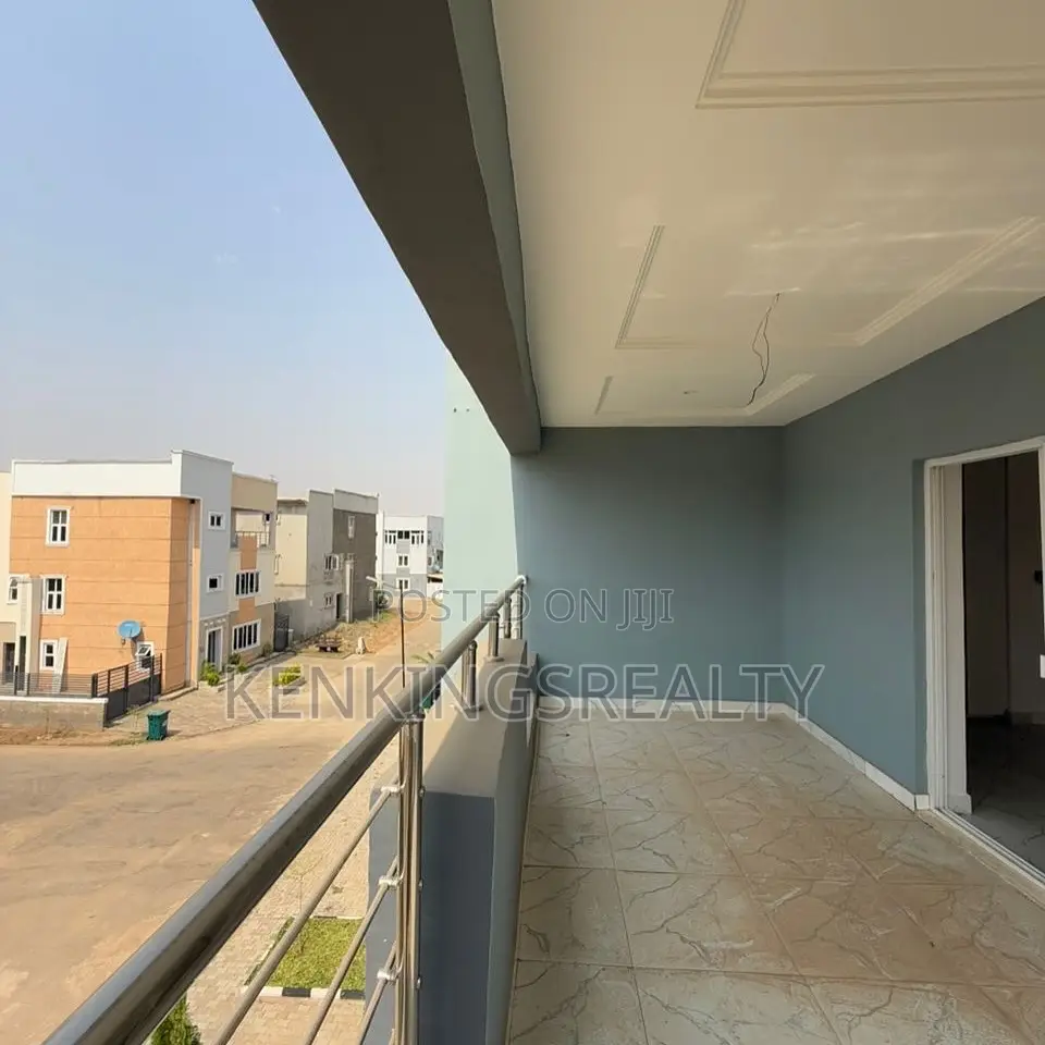 5bdrm Duplex in Apo District for rent