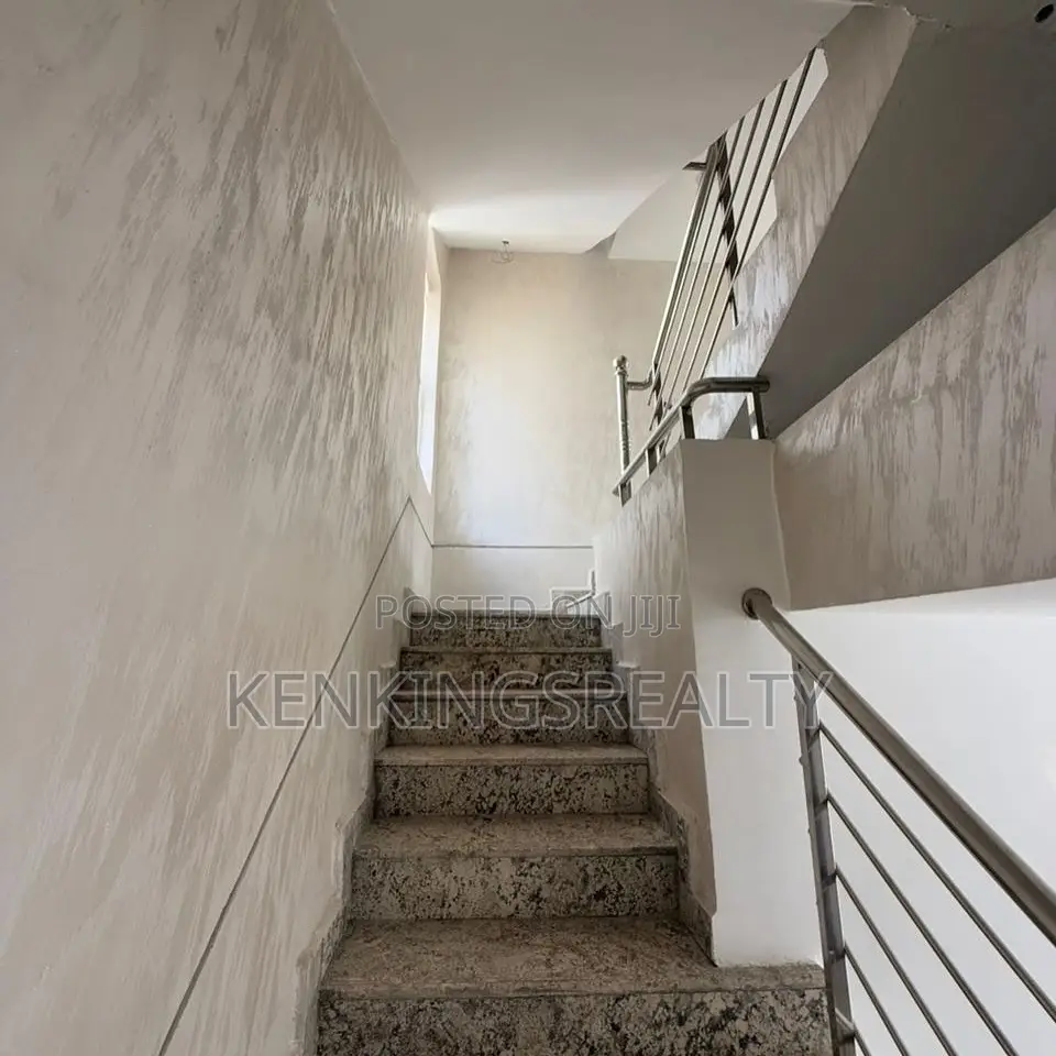 5bdrm Duplex in Apo District for rent