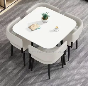 Portable Dinning Table With 4 Seaters.