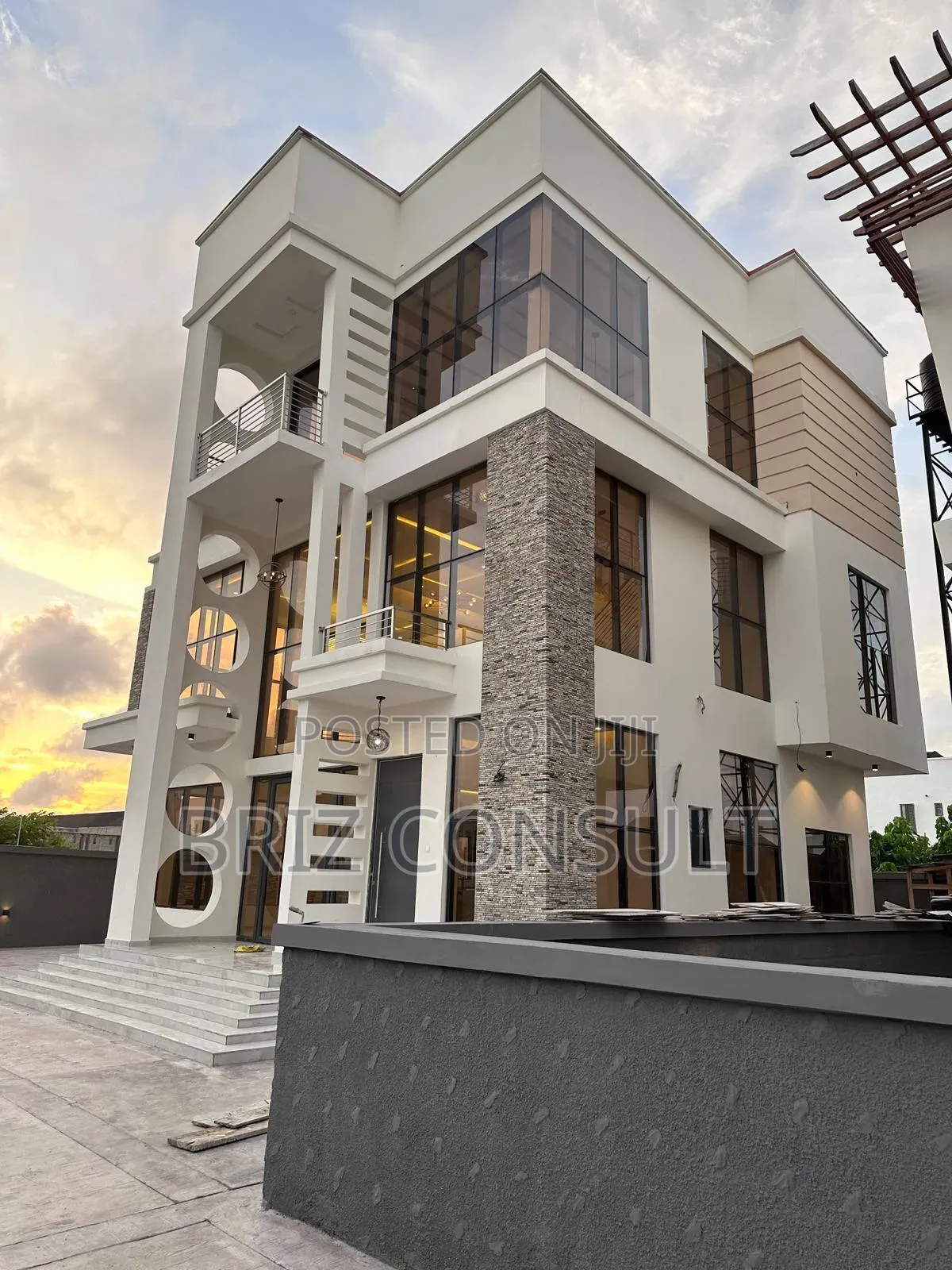 4 Bedroom With Bq + Pool