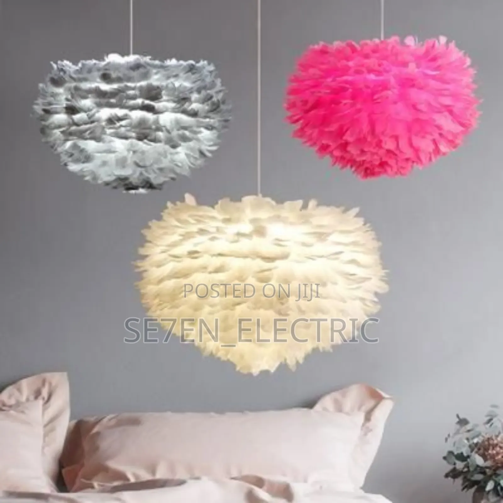 Creative Luxury Feathers Dropping Lamp.
