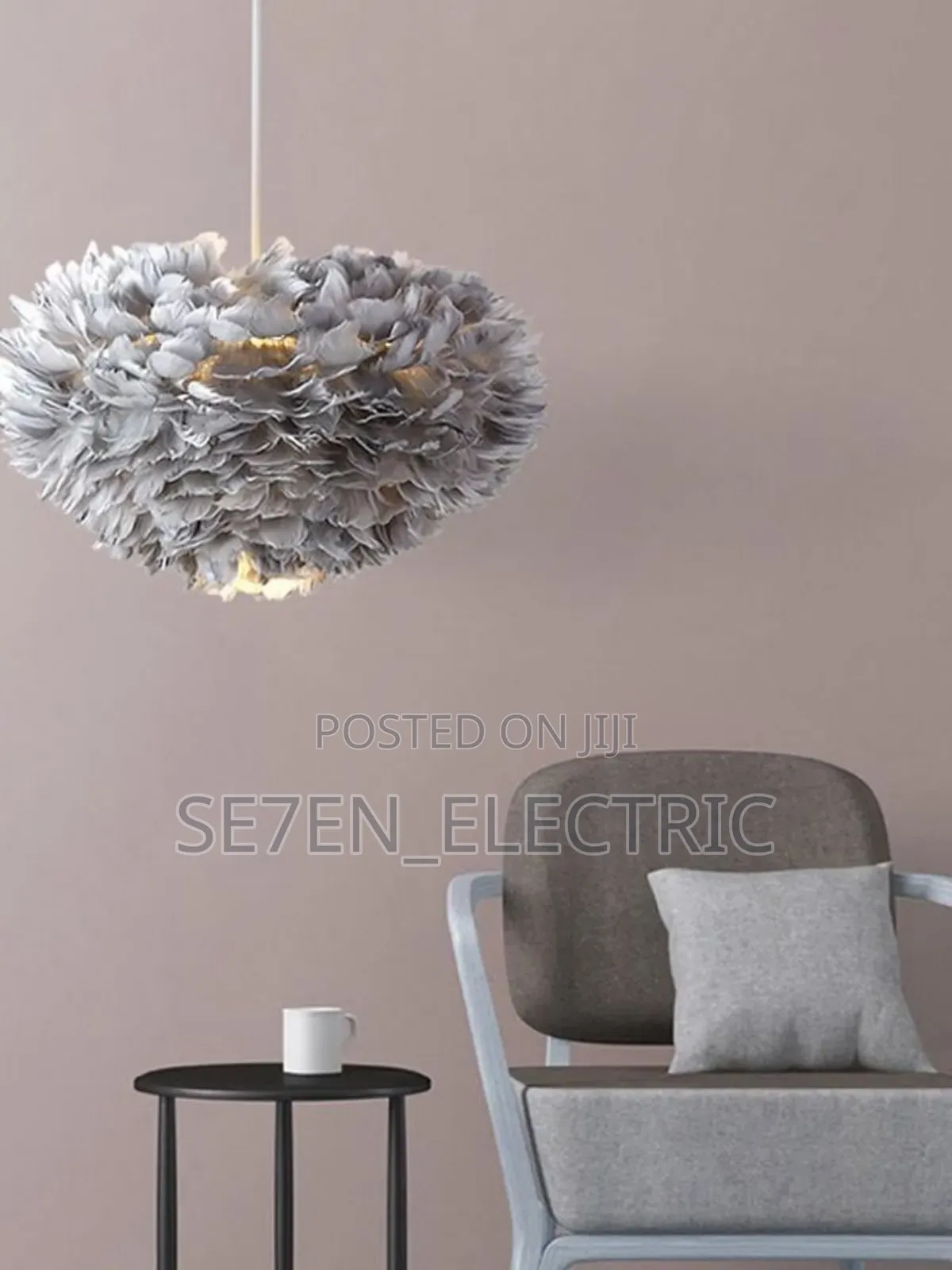 Creative Luxury Feathers Dropping Lamp.