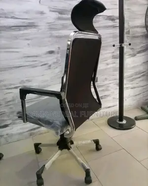 Comfortable Leather Chair (Swivel)