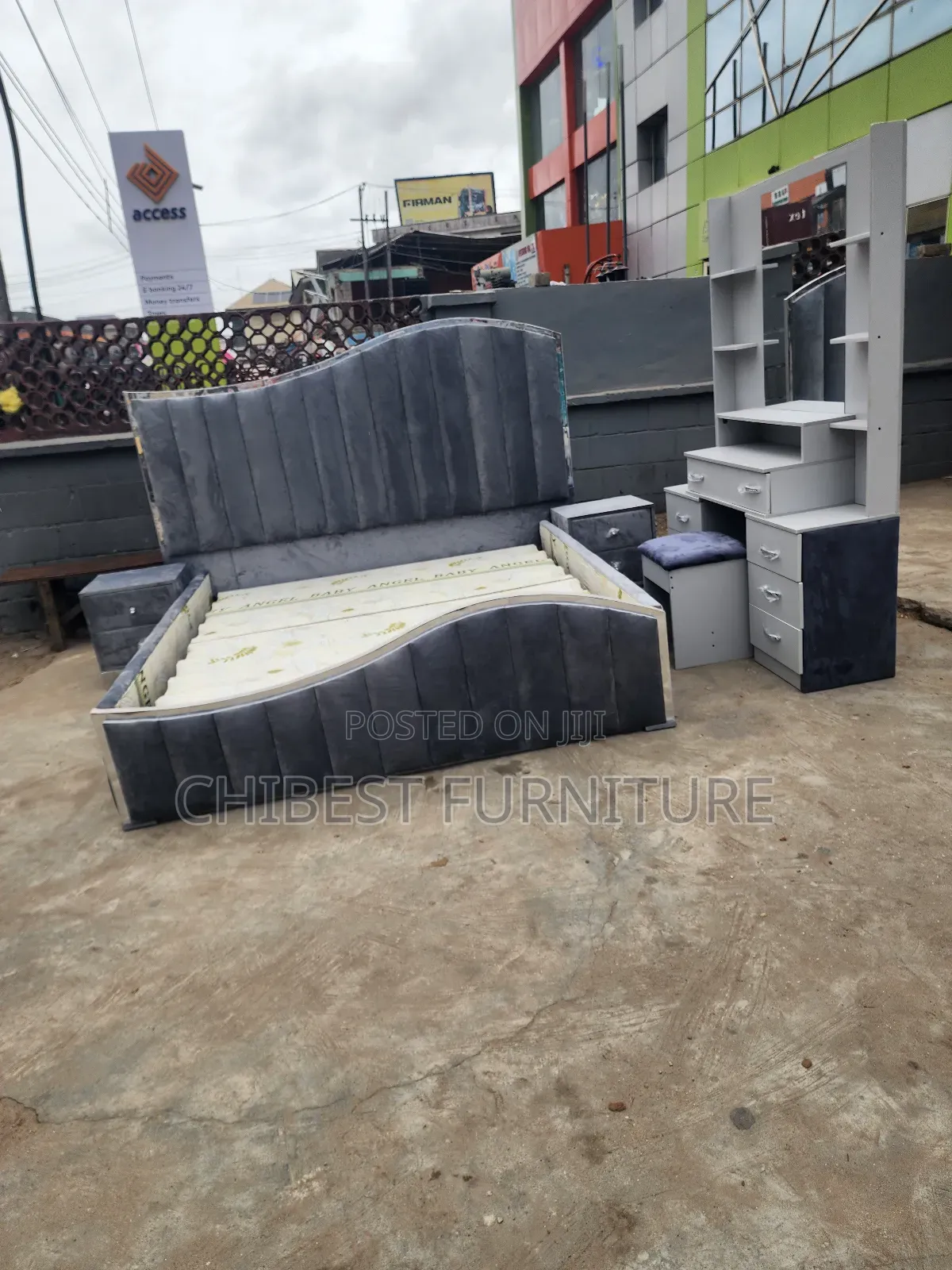 6by6 Bed Stand With Its Complete Accessories.