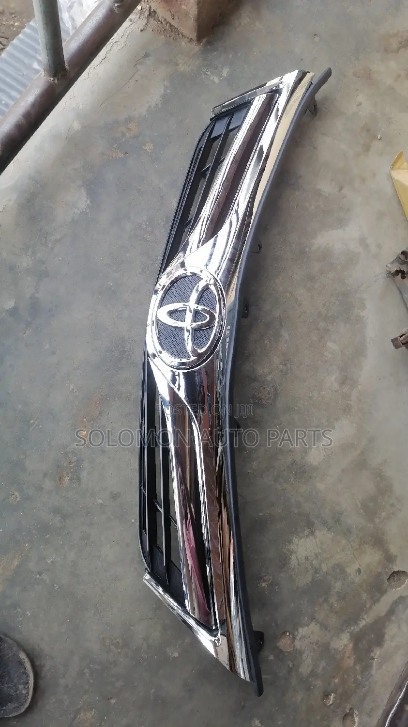 Front Bumper Grill Camry 2012 Le