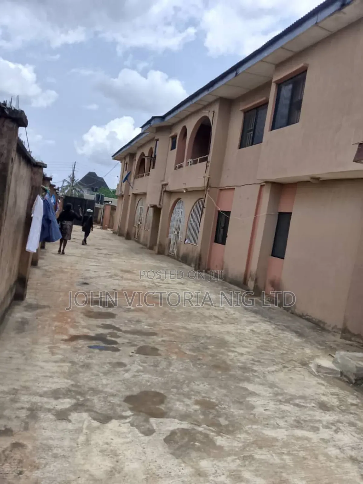 12bdrm Block of Flats in Off Ashipa, Ipaja / Ipaja for sale
