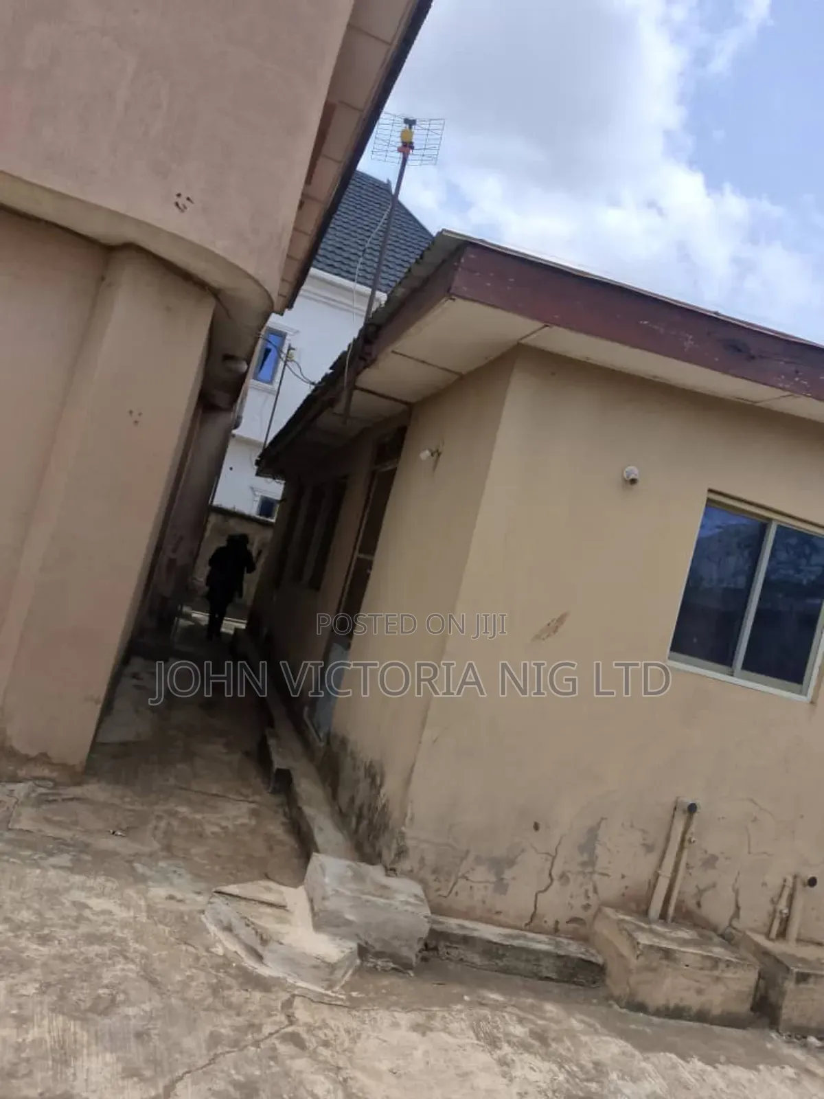 12bdrm Block of Flats in Off Ashipa, Ipaja / Ipaja for sale