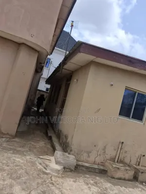 12bdrm Block of Flats in Off Ashipa, Ipaja / Ipaja for sale
