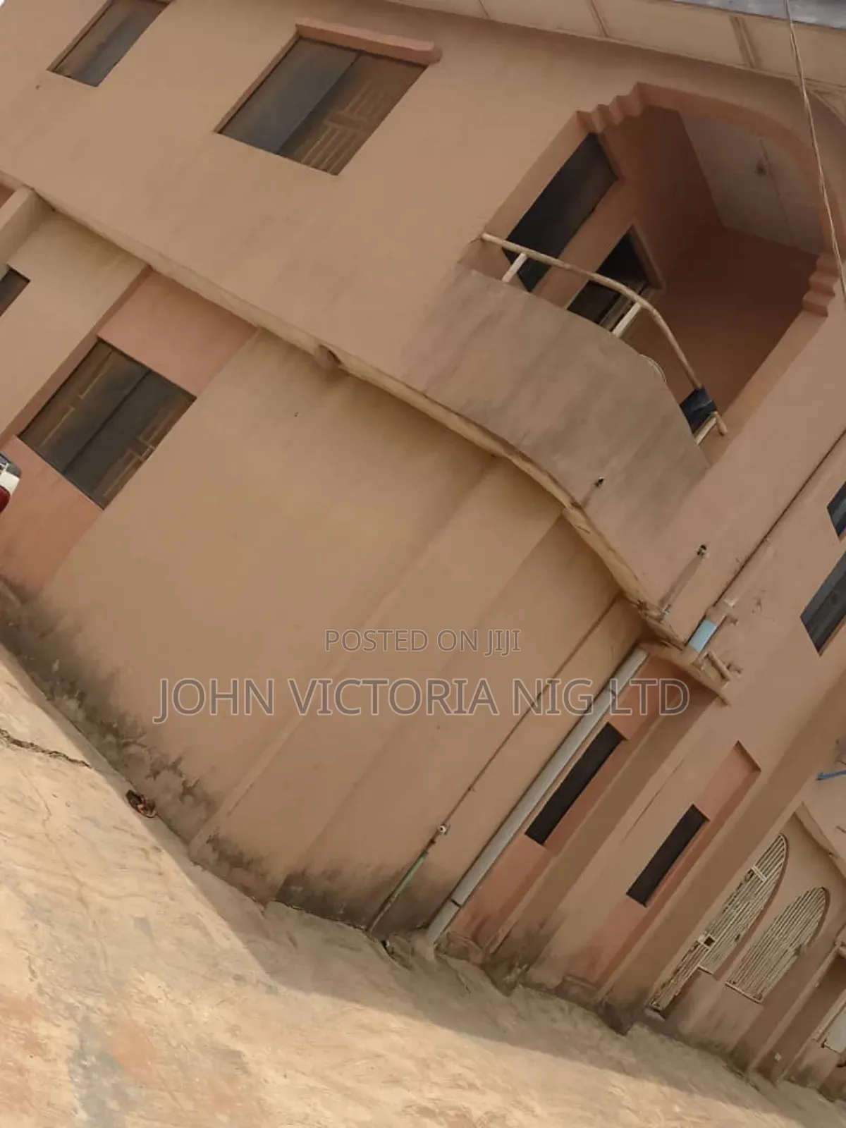 12bdrm Block of Flats in Off Ashipa, Ipaja / Ipaja for sale