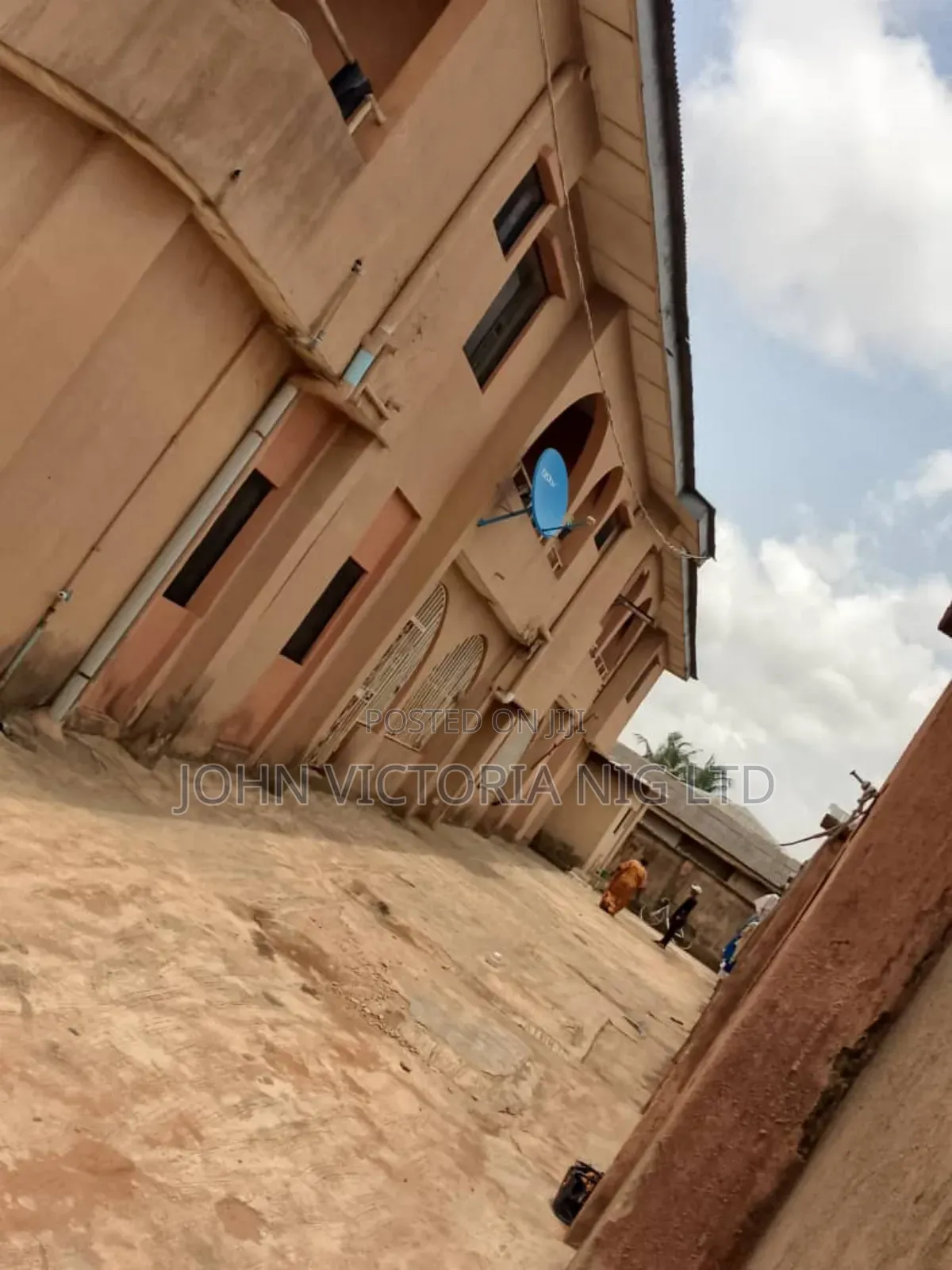 12bdrm Block of Flats in Off Ashipa, Ipaja / Ipaja for sale