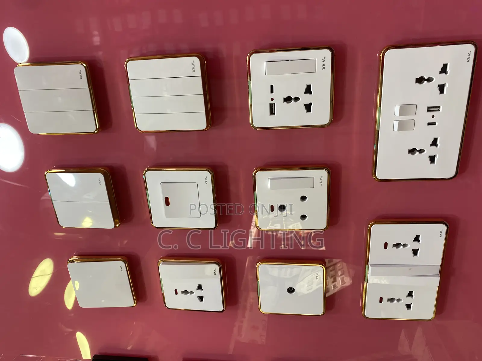 Uk White Gold Socket and Switches