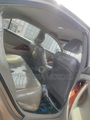 Toyota Camry LE V6 4dr Sedan (3.5L 6cyl 6A) 2011 Gold